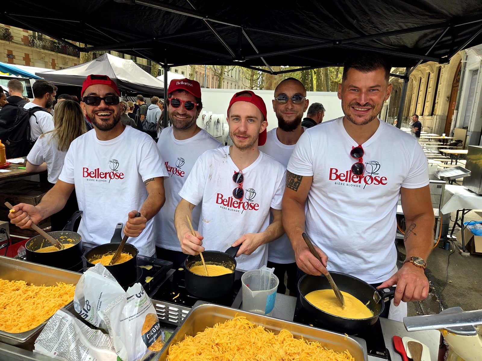 L'équipe en street food pendant la Welsh Fest — welshs servis dans la rue